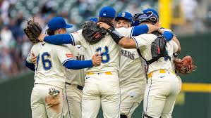 Mariners Surge to AL West Lead with Nine-Game Winning Streak
