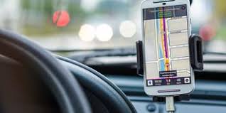 Peut-on utiliser le GPS de son portable en conduisant, alors que les téléphones sont interdits au volant en France