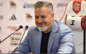 Boto analisa futuro de Evertton Araújo e Pulgar no Flamengo