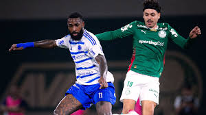 Palmeiras e Cruzeiro empatam em jogo elétrico pelo Brasileirão, e Flamengo agradece