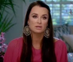 Kyle Richards Chandelier Earrings GIVEAWAY: Kyle Richards Gold Chandelier Earrings - Kyle-Richards-Chandelier-Earrings