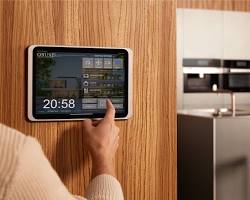 Изображение: smart home control panel displaying various settings for lighting, temperature, and security, with a person effortlessly adjusting them with a tap on their smartphone.