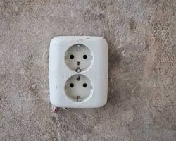 Image de electric sockets old wall renovation paris royalty free