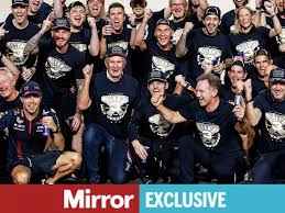 The Mirror - News update