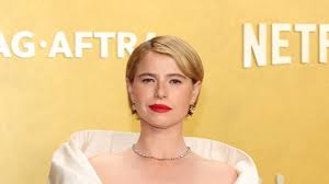 Jessie Buckley's Hollywood Glamour at the Actor Awards