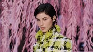 Gracie Abrams' 'Bixie' Cut at the Chanel Spring 2026 Couture Show