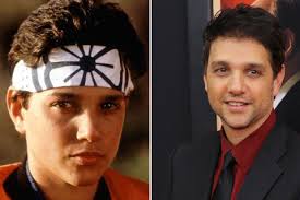 Quase trinta anos depois do sucesso do personagem Daniel San no filme “Karatê Kid”, o ator Ralph Macchio apareceu muito bem conservado no lançamento do ... - cineKARATEKID