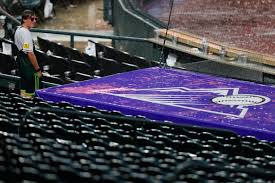 Cubs-Rockies Game Delayed, Kyle Farmer Homers