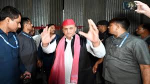 Akhilesh Yadav's Tribute to Jayaprakash Narayan at JPNIC in Lucknow Met with Barricades and Controversy