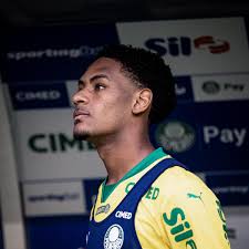 Joia do Palmeiras aparece em seleção de promessas para a Copa do Mundo 2030; confira