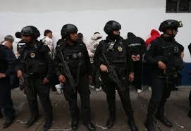 Capturan en la Cuauhtémoc a dos ladrones de autopartes con 120 envoltorios de droga