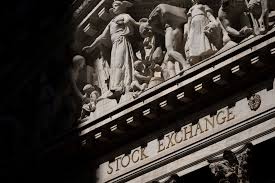 US stocks drift near their records as oil prices rise