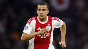 El delantero del Ajax Abdellah Ouazane recibe una magnífica noticia desde Marruecos
