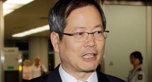 South Korea&#39;s Vice Foreign Minister Chun Yung-woo speaks to the media upon arrival at. South Korea will able to use heavier payloads for missiles with ... - 121008_chun_yung_woo_reuters_328