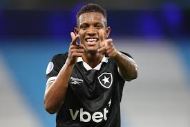 Com provável saída do Botafogo, Danilo quer voltar à Europa e trata Palmeiras como prioridade no Brasil