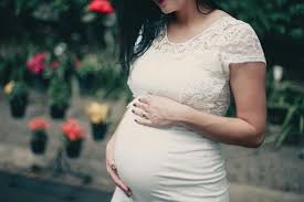 Actriz venezolana Daniela Alvarado enfrenta duelo tras pérdida de bebé de cinco meses de gestación