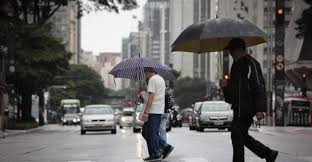 Chuvas se espalham pelo país; confira a previsão do tempo para esta segunda-feira