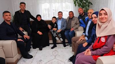 Bayburt Valisi Mustafa Eldivan'dan Anneler Gününde şehit annelerine ziyaret