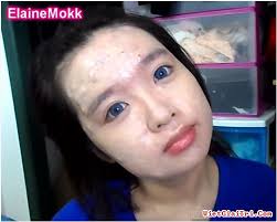 Mặt mụn lồi lõm thành mịn màng nhờ make-up. Giờ thì gương mặt cô gái đã mịn màng hơn rất nhiều. - mat-mun-loi-lom-thanh-min-mang-nho-make-up-b56b6d