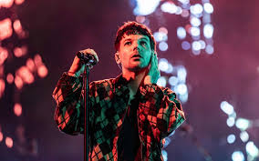 Un homme suspecté d’avoir uriné en public et filmé de jeunes spectatrices lors d’un concert de Louis Tomlinson à Paris, l’Accor Arena réagit