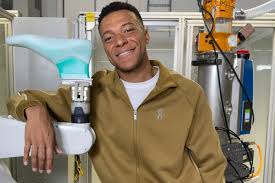 Mbappé rompe com patrocinador e assina com marca de estrela do tênis
