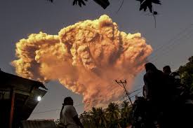 Many flights to Bali cancelled after East Nusa Tenggara volcano eruption