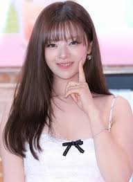 [Breaking News] TWICE's Jeongyeon to leave JYP after all... "A new beginning" Confesses in handwritten letter