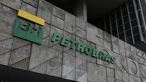 O petróleo voltou a subir: ainda vale a pena comprar ações da Petrobras (PETR4) e embolsar dividendos?