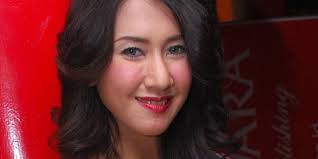 Hasil gambar untuk bugil telanjang NAJWA SHIHAB indonesia presenter tv