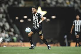 Renan Lodi aponta problemas extracampo no Atlético-MG: "Não é responsabilidade só nossa"