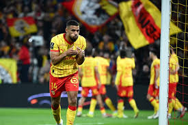 Lens fait le spectacle contre Angers grâce à ses tauliers et reprend provisoirement la tête de la Ligue 1