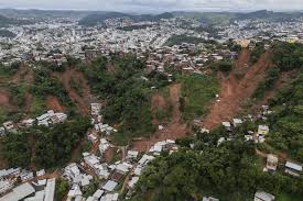 Impacto das chuvas em MG espelha desigualdade nos bairros de encostas