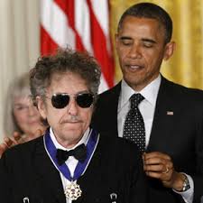 Resultado de imagem para bob dylan  Medalha Presidencial da Liberdade pelo presidente dos Estados Unidos Barack Obama