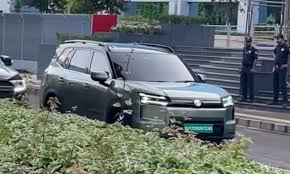 MG's New 7-Seater Electric SUV Spotted Undisguised
