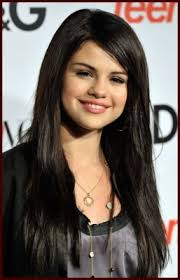 She talks to Selena Gomez, Taylor Lautner, Kelly Osbourne, Cody Lindley, Matt Lanter, Priscilla Renea, ... - normal_tvyh021