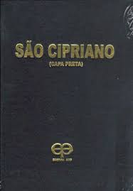 Resultado de imagem para antigo e gigante livro de sao cipriano capa preta
