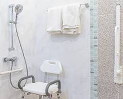 Image de Salle de bain adaptée pour personnes âgées