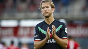 FC Twente Star's Russia Move: Money Grab or Family First? - Imagen principal del artículo