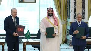 Pacto militar entre Arabia Saudí, Turquía y Pakistán eleva riesgo de guerra en Medio Oriente