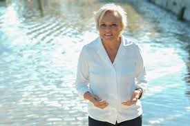 Muriel Robin se confie : Révélations intimes à l'aube de ses 70 ans !