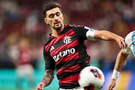 O garçom 'tá on': Arrascaeta iguala temporadas com mais passes para gols no Flamengo