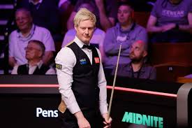 Robertson Pulls Clear Of Wakelin