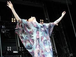 Resultado de imagen para imagenes Florence And The Machine Hurricane 2012