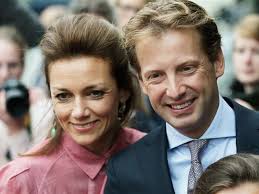 Prins Floris en prinses Aimée delen Koningsdag-selfie: 'Onderweg naar Dokkum en Groningen'