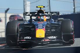 Max Verstappen start na uitstekende kwalificatie vanaf tweede plek: ‘Er is licht aan het einde van de tunnel’