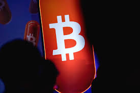 Bitcoin Slides to Two-Week Low as Market Confidence Weakens