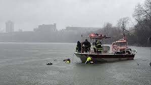 Man Dies After Vehicle Sinks in Tennessee River