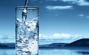Resultado de imagem para copo com agua
