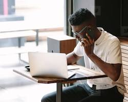 Image de Freelancer Working on Laptop