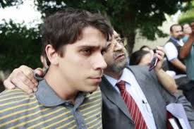 O acusado Matheus George Tannous, 19 anos compareceu a delegacia após ter pedido adiamento do depoimento por falta de “condições psicológicas” - 651911529_mateus